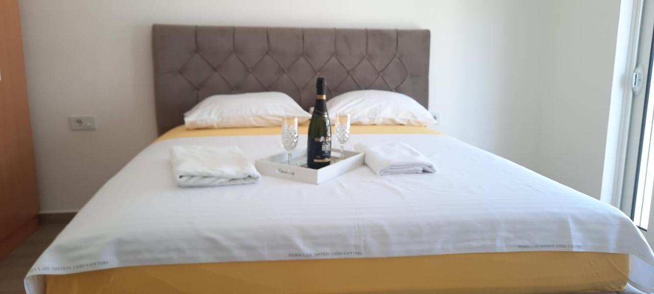 Studio Apartments Jupo Ulcinj Eksteriør bilde